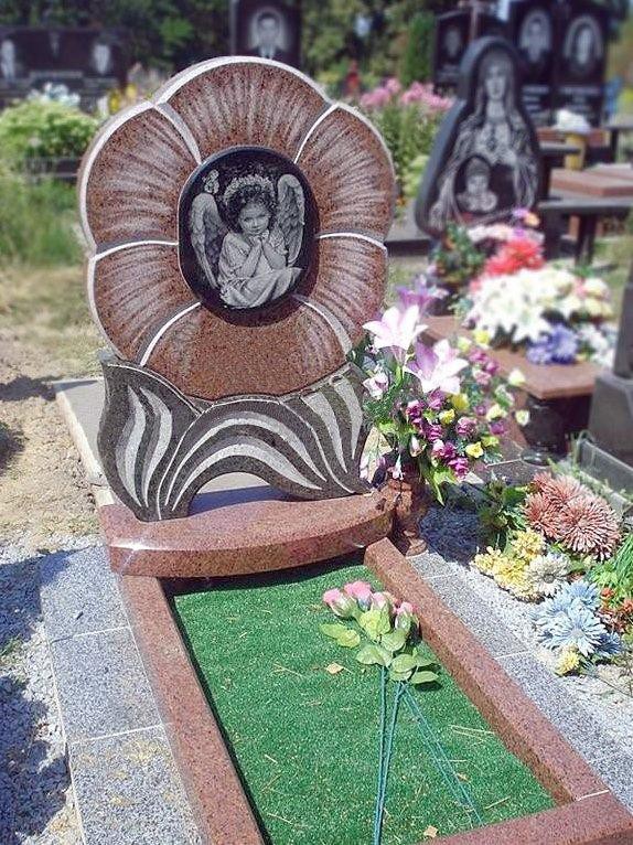Фигурный надгробный памятник на могилу младенца