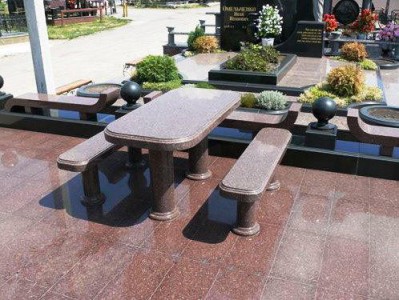 Лавочки и стол для надгробного памятника
