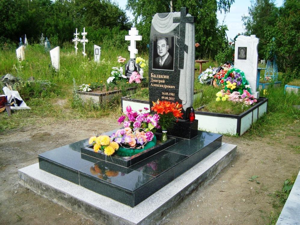 Черно серый надгробный памятник фото