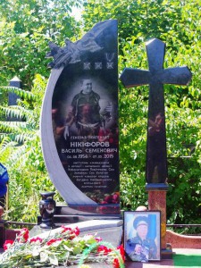 Резной памятник с крестом для военного