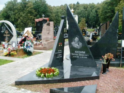 Эксклюзивный гранитный памятник на могилу военного