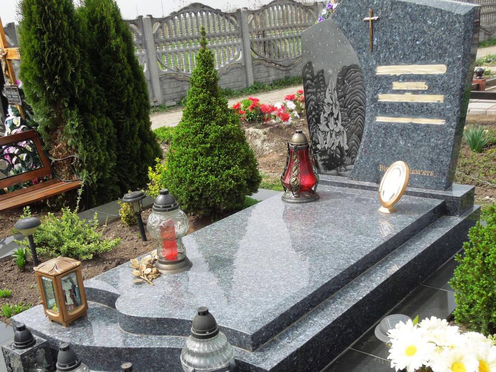 Одинарный серый памятник на могилу фото