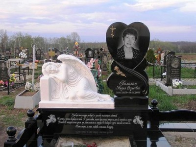 Элитный женский памятник в виде сердца с белым ангелом
