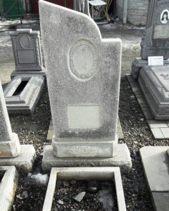 Недорогой одинарный надгробный памятник из мраморной крошки