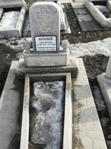 Памятник одинарный на могилу мраморная крошка фото