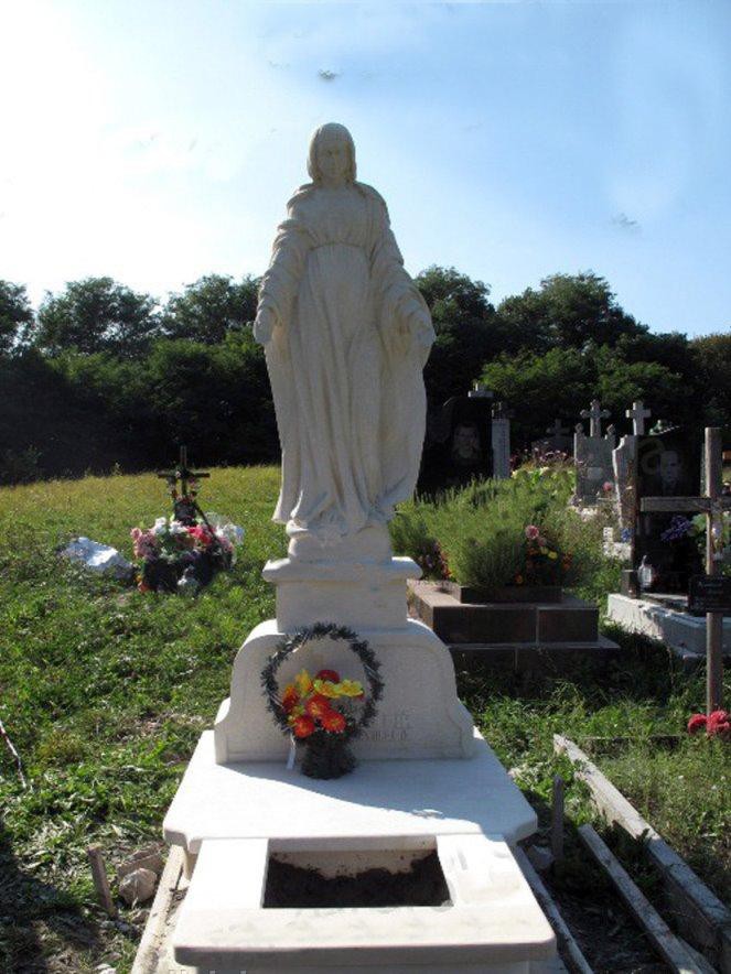 Элитный надгробный памятник с Божьей Матерью