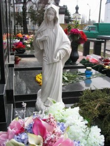 Скульптура Божьей Матери для гранитного памятника на могилу