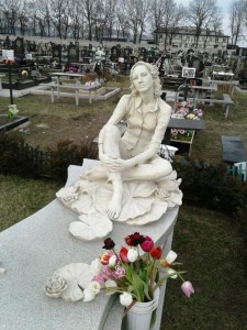 Эксклюзивное надгробие со скульптурой вместо стеллы
