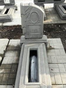 Недорогой детский бетонный памятник на могилу